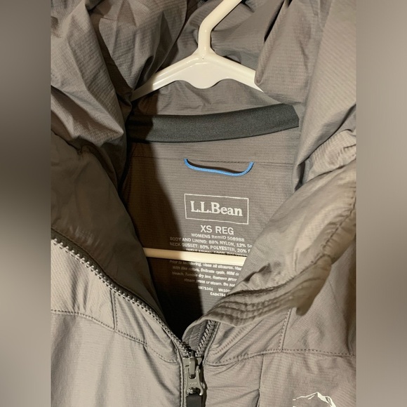 L.L Bean Women’s hooded Jacket - Picture 5 of 6